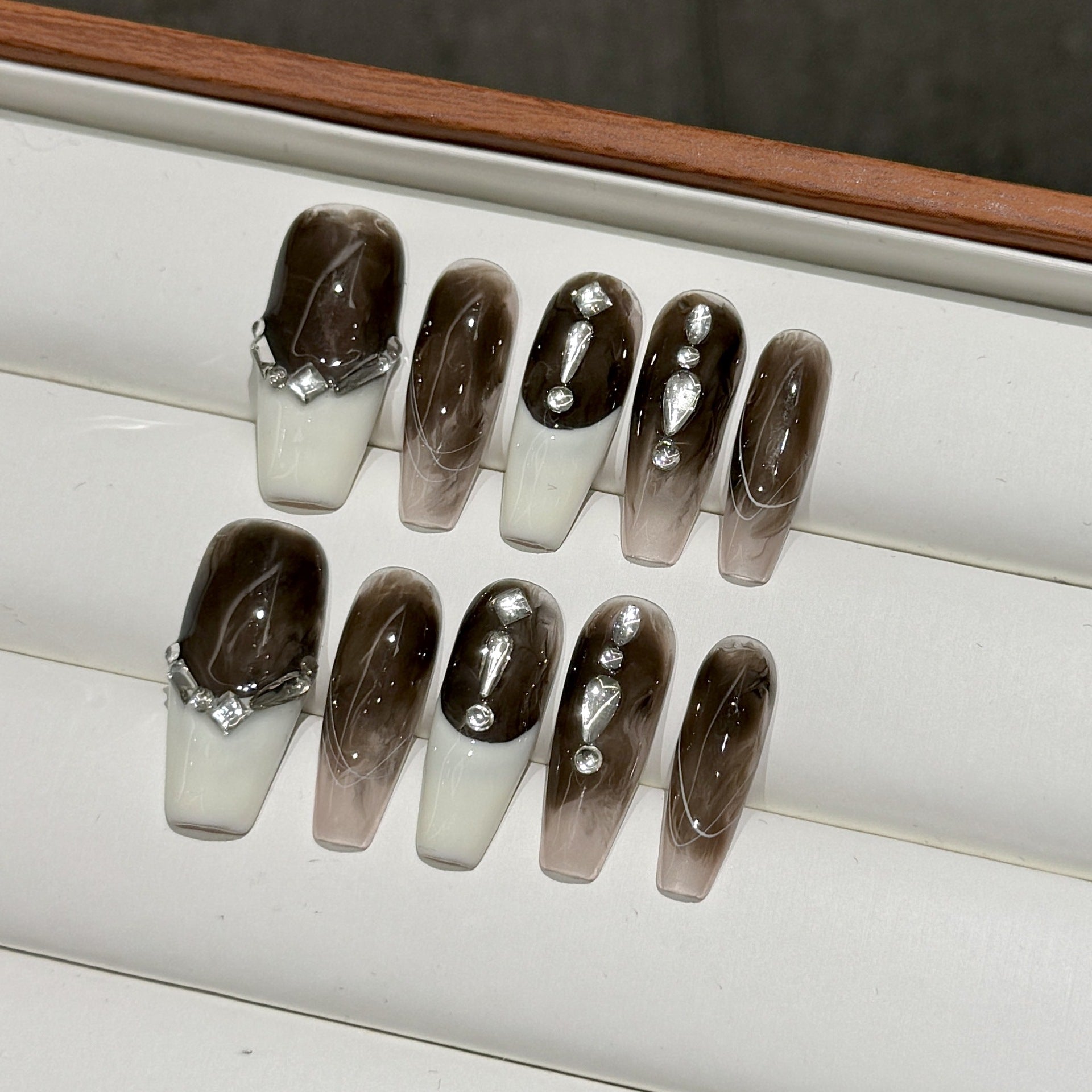 Y-H hand made press on nails Long smudge 0068