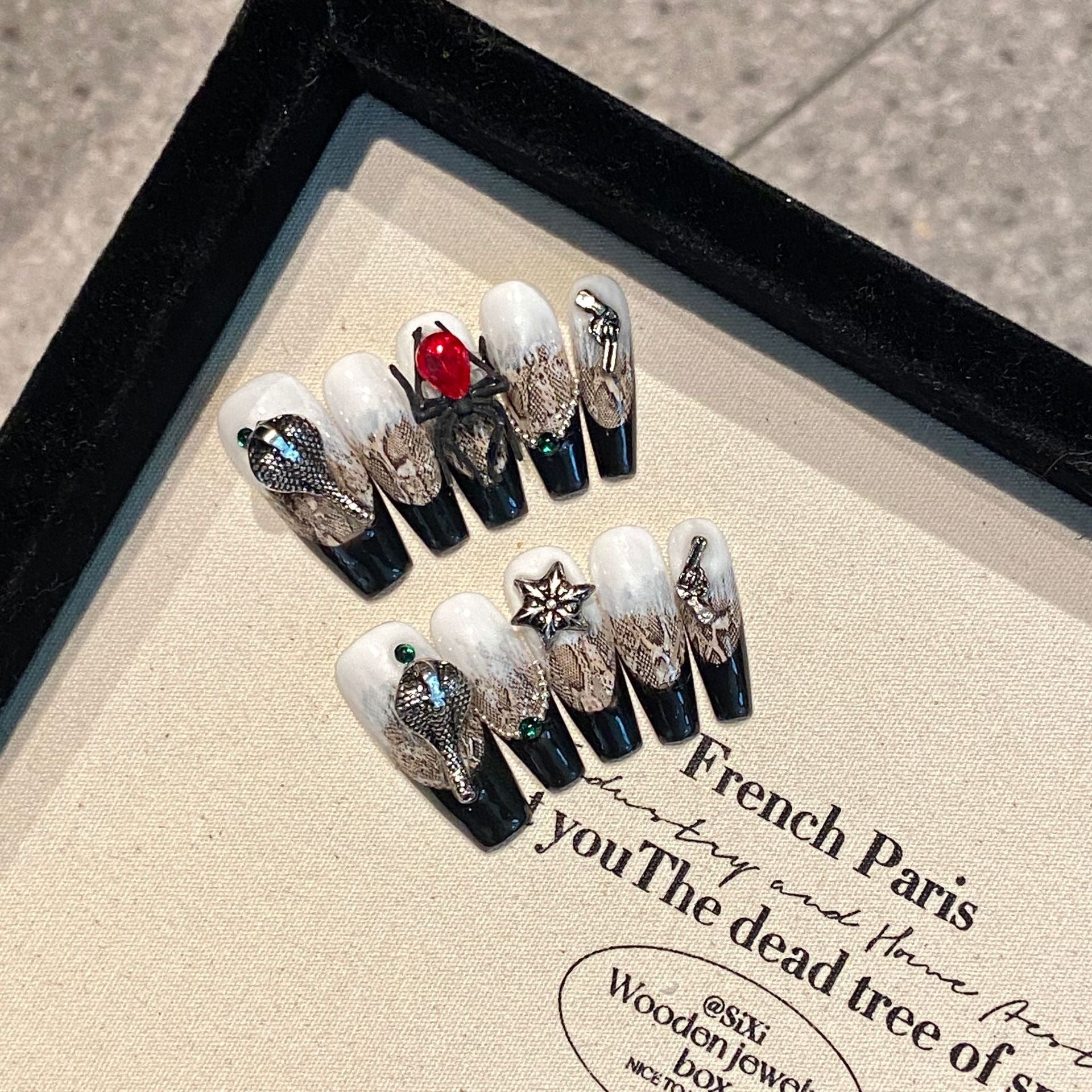 Y-H hand made press on nails Snake Tribe 2098
