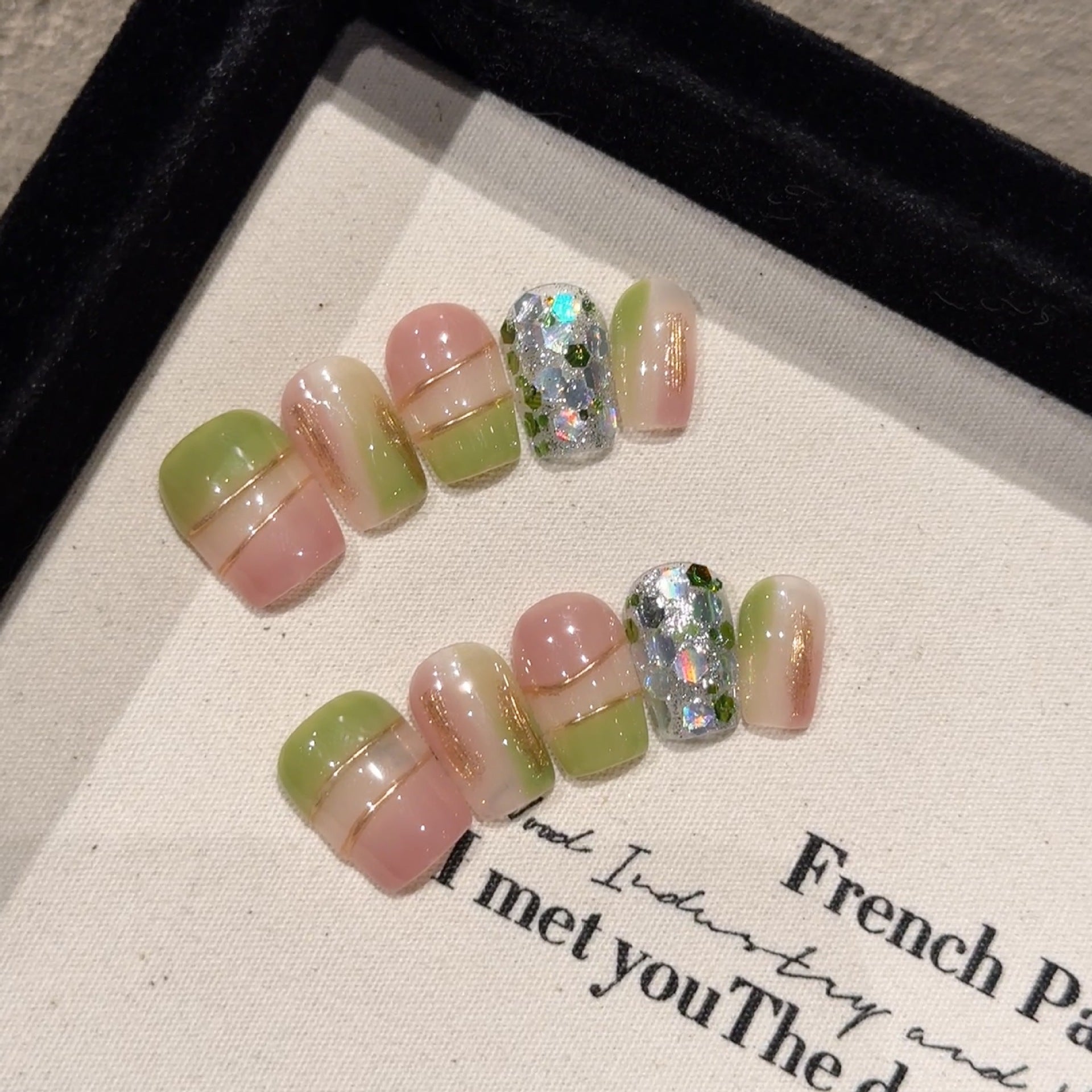 Y-H hand made press on nails Oz 2099