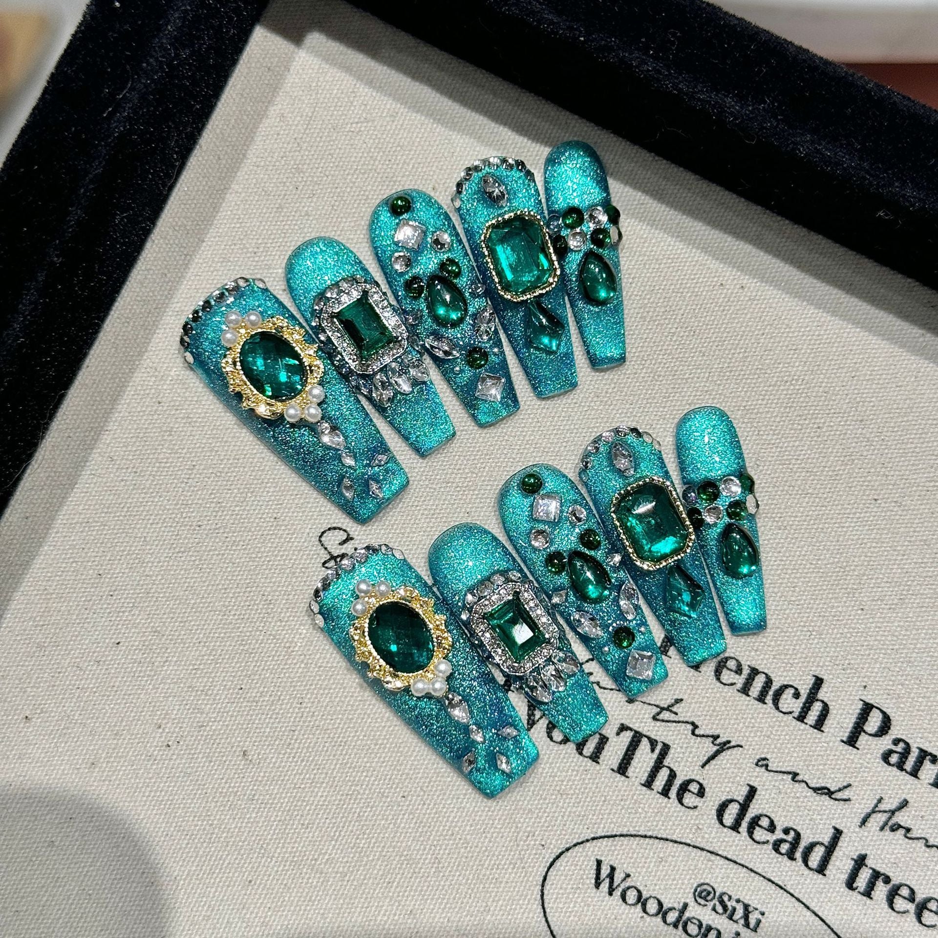Y-H hand made press on nails Emerald 2199