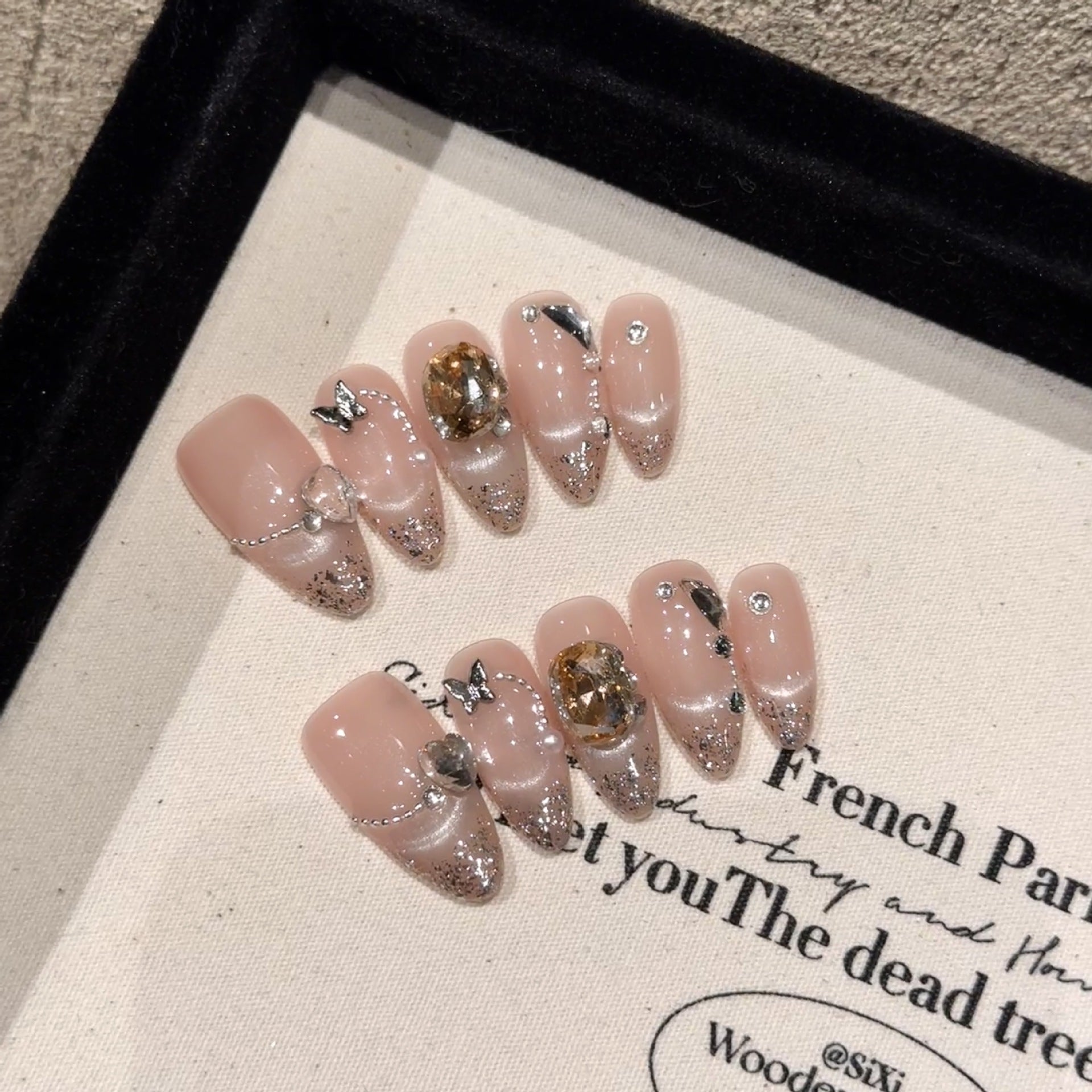 Y-H hand made press on nails Elizabeth 2209