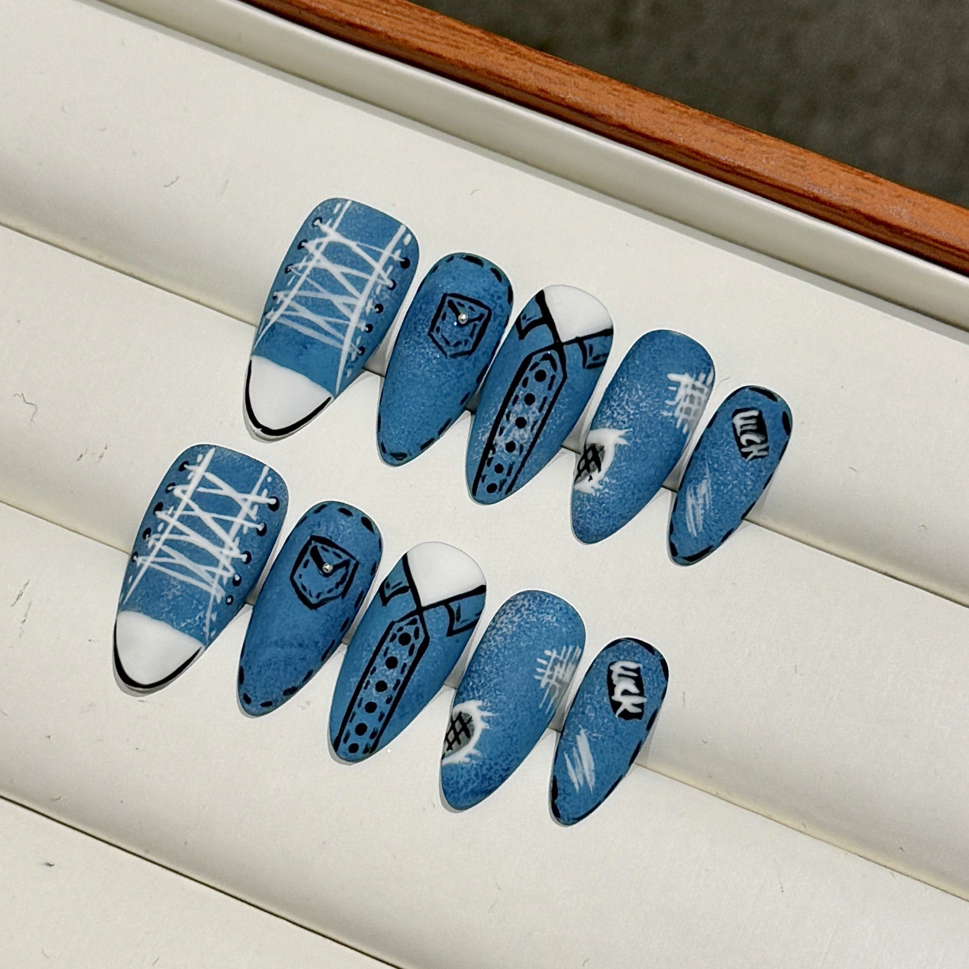 Y-H Hand-painted canvas shoes 2241