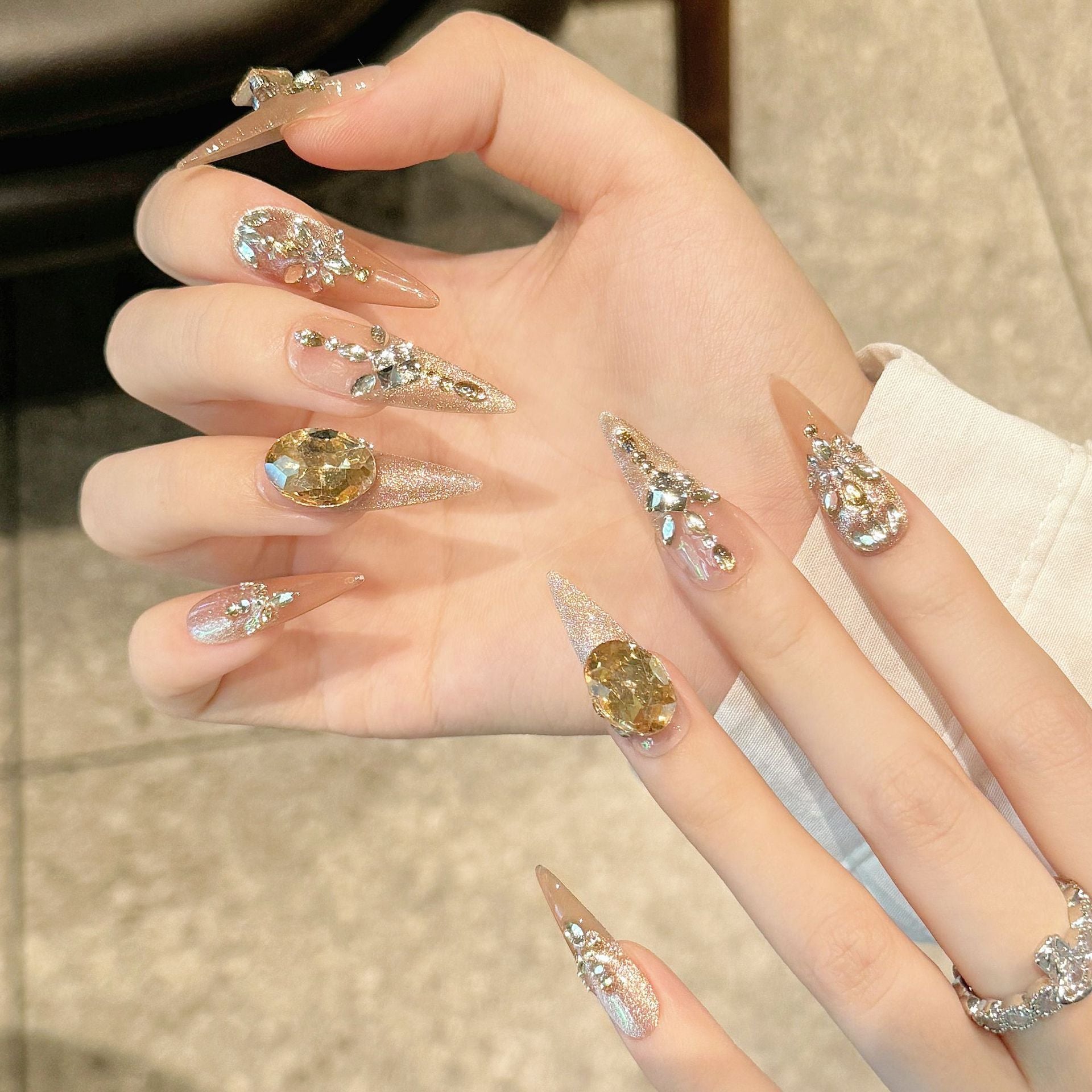 Y-H Champagne Diamond Cat's Eye 2398