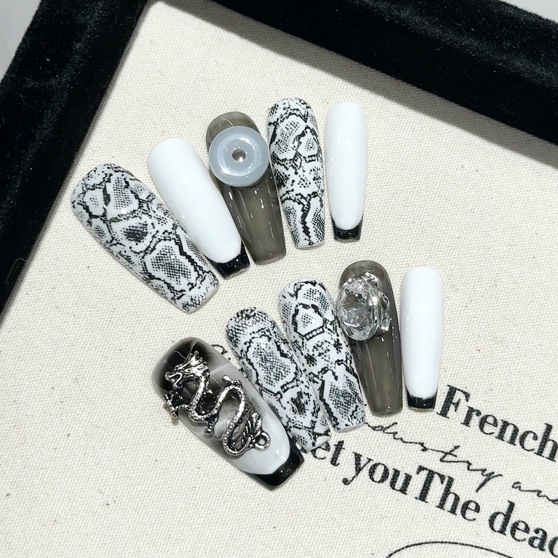 Y-H hand made press on nails Snakeskin 2435