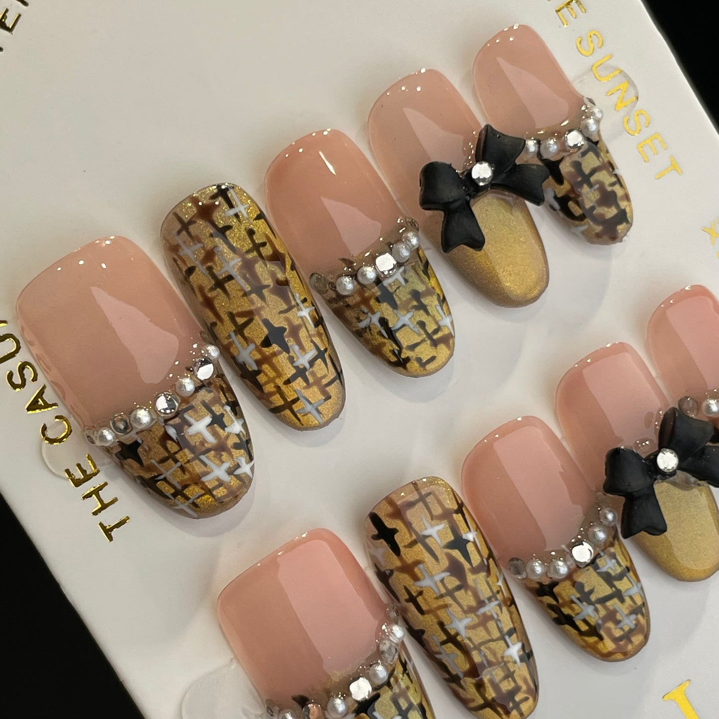 Handmade Press On Nails Medium Almond Elegant gold check