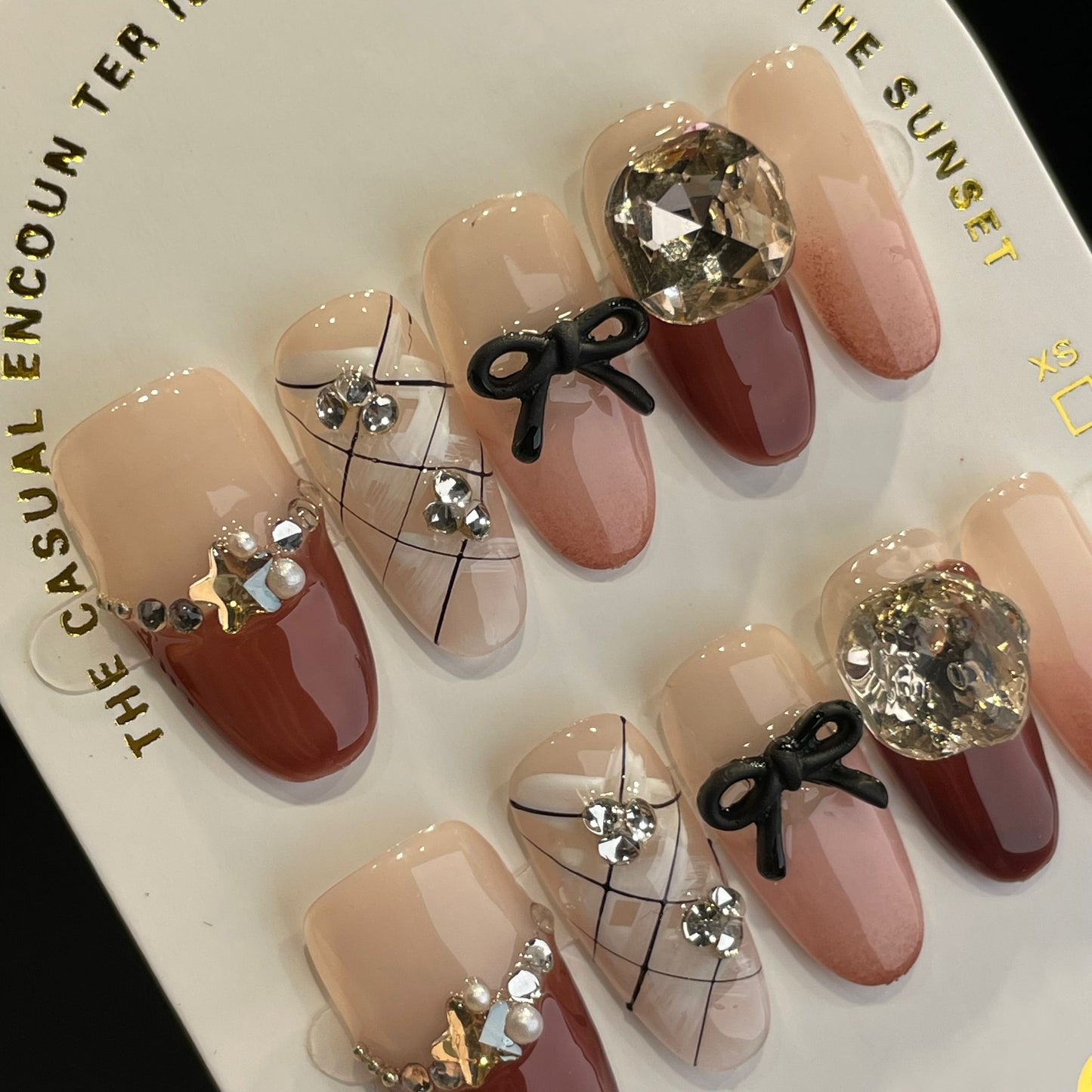 Handmade Press On Nails Medium Almond An elegant bow