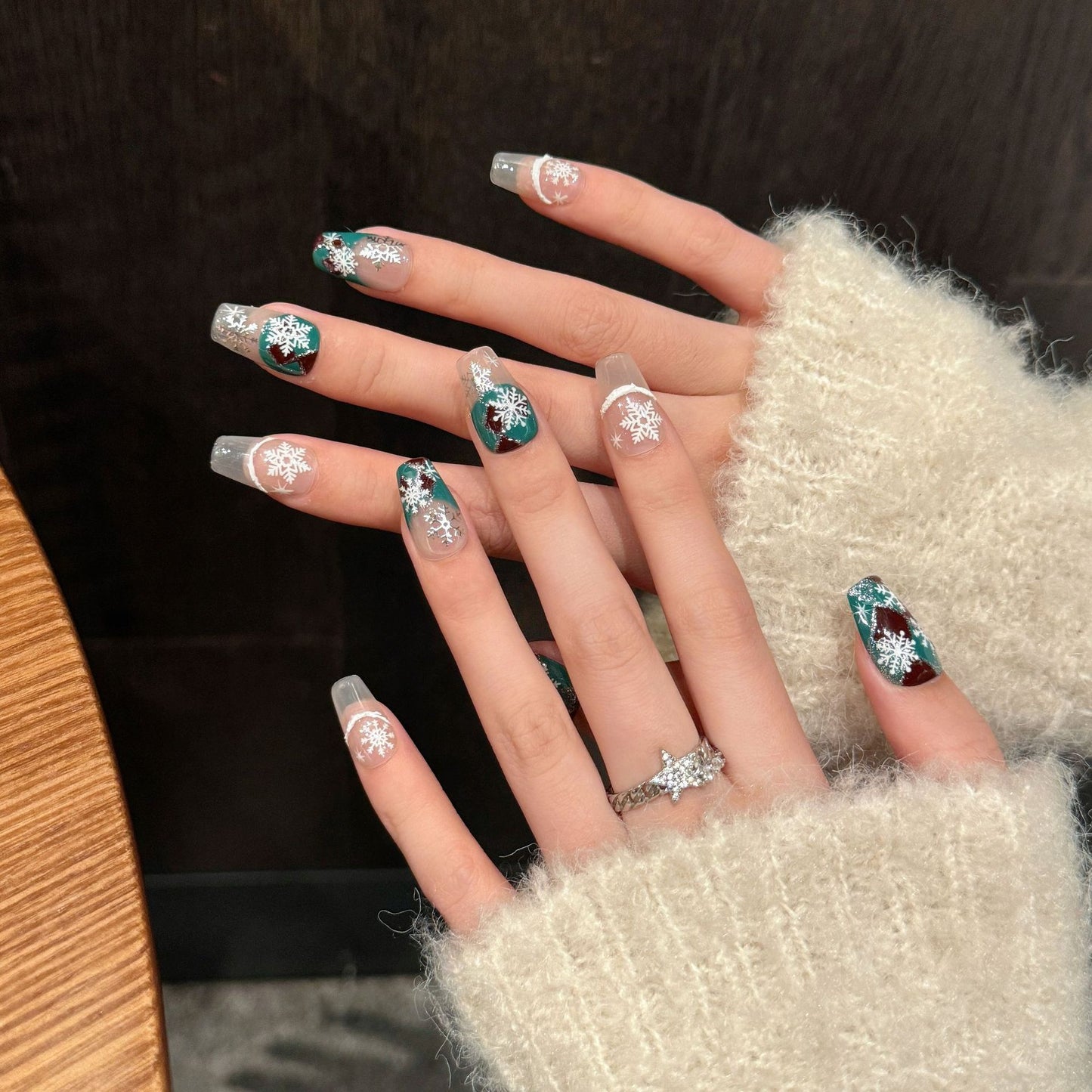 Handmade Press On Nails Medium Coffin Hand-painted ice and snow