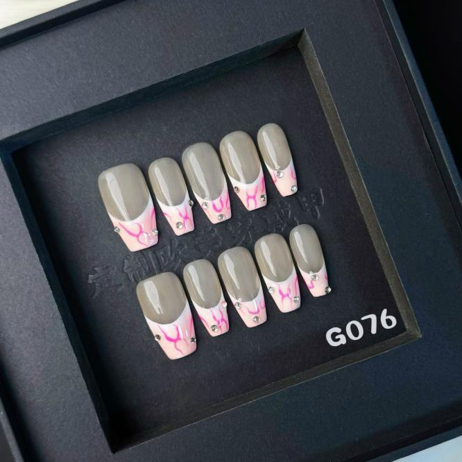 Handmade press on nail G076
